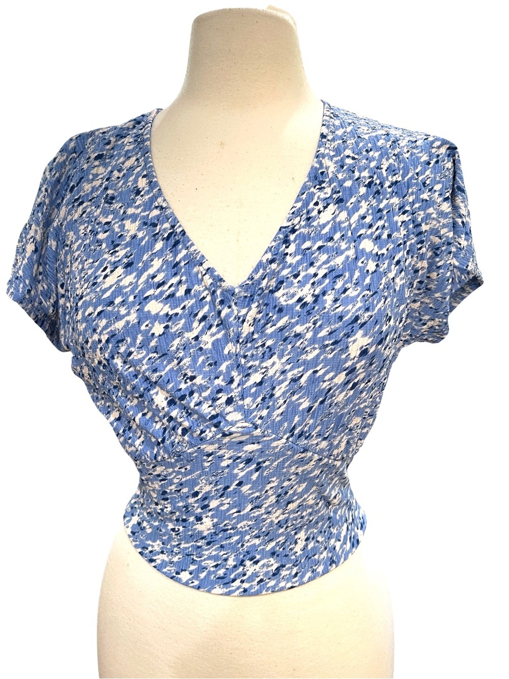 New Lush Vee Neck Shirt Sleeve Crop Top Blue Ditsy Pattern SZ S